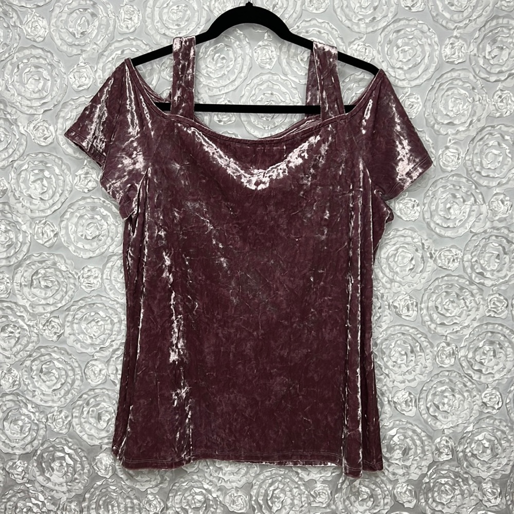 INC Orchid crushed velvet cold shoulder top. SIZE XL.